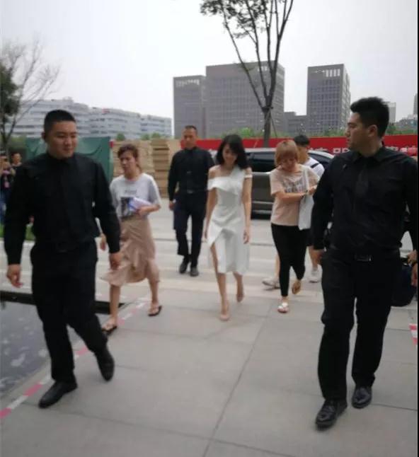 5b31f7ec44cca.jpg 3.jpg