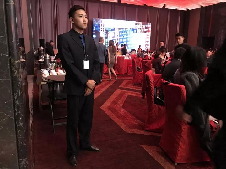 5be2b62d3b7fe.jpg 胡潤百富:企業(yè)家峰會的成功舉辦離不開這兩個字